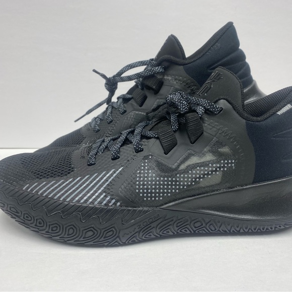 Kyrie Irving Sneakers Size 9.5 - Picture 5 of 7